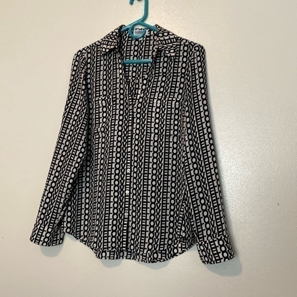 Express Pocket Love Black And White Long Sleeve Button Up Collard Shirt
